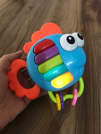Piyanolu müzikli diş kaşıyıcılı