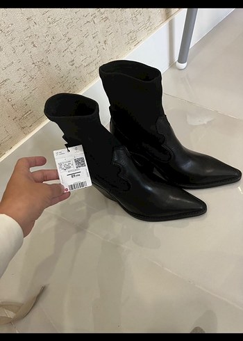 Siyah Deri Stiletto Topuklu Kadın Bot
