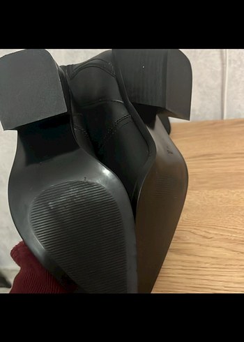 Siyah Deri Tokalı Dizüstü Kadın Bot - Görsel 2