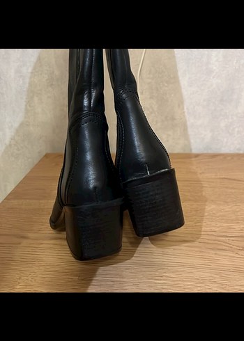 Siyah Deri Tokalı Dizüstü Kadın Bot - Görsel 4