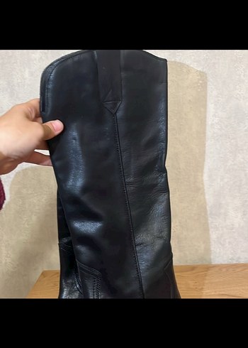 Siyah Deri Tokalı Dizüstü Kadın Bot - Görsel 3