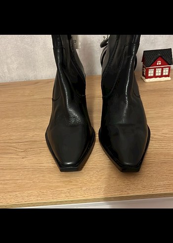 Tokalı Siyah Deri Kadın Bot - Görsel 2