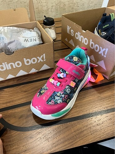 31 Beden Dudino Boyner Skechers ayakkabı kız
