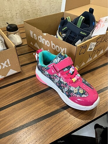 31 Beden pembe Renk Dudino Boyner Skechers ayakkabı kız
