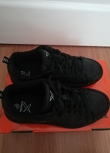37 numara kinetix siyah ayakkabı 