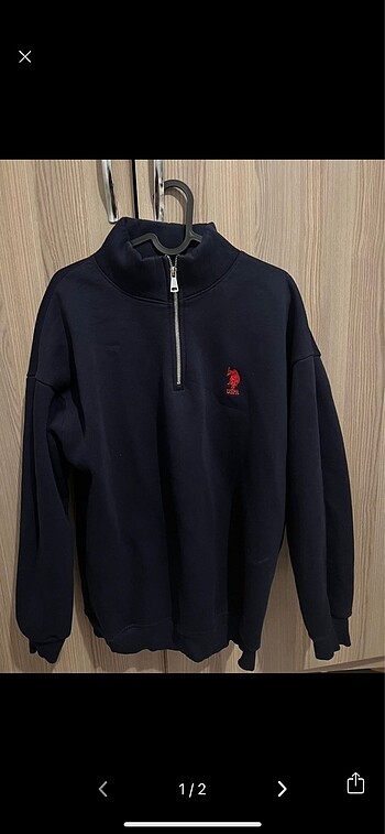 Sweatshirt