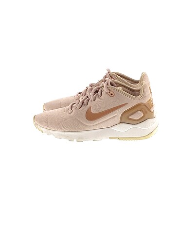Nike Spor Ayakkabı %70 İndirimli.