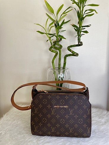 LV model üç gözlü çanta