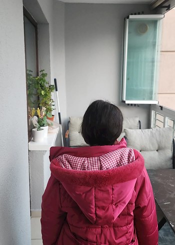 Kürklü Kapüşonlu Pembe Kız Mont - Görsel 3