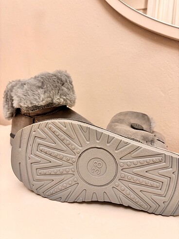 Ugg Ugg bot