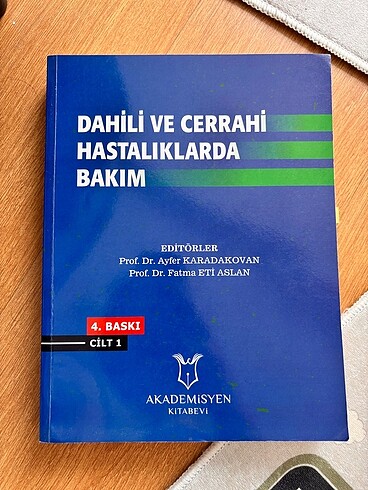 İki kitap birlikte