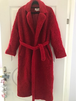 Kırmızı uzun palto