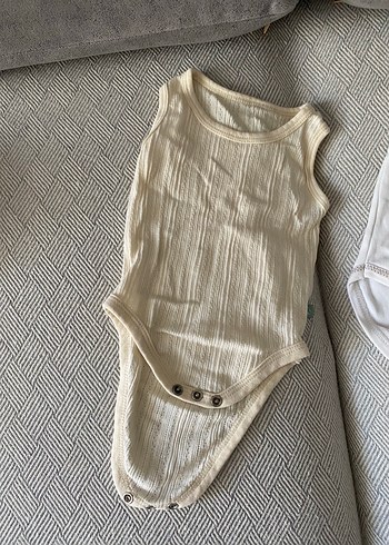 Bebek Beyaz Kolsuz zıbın body - Görsel 2