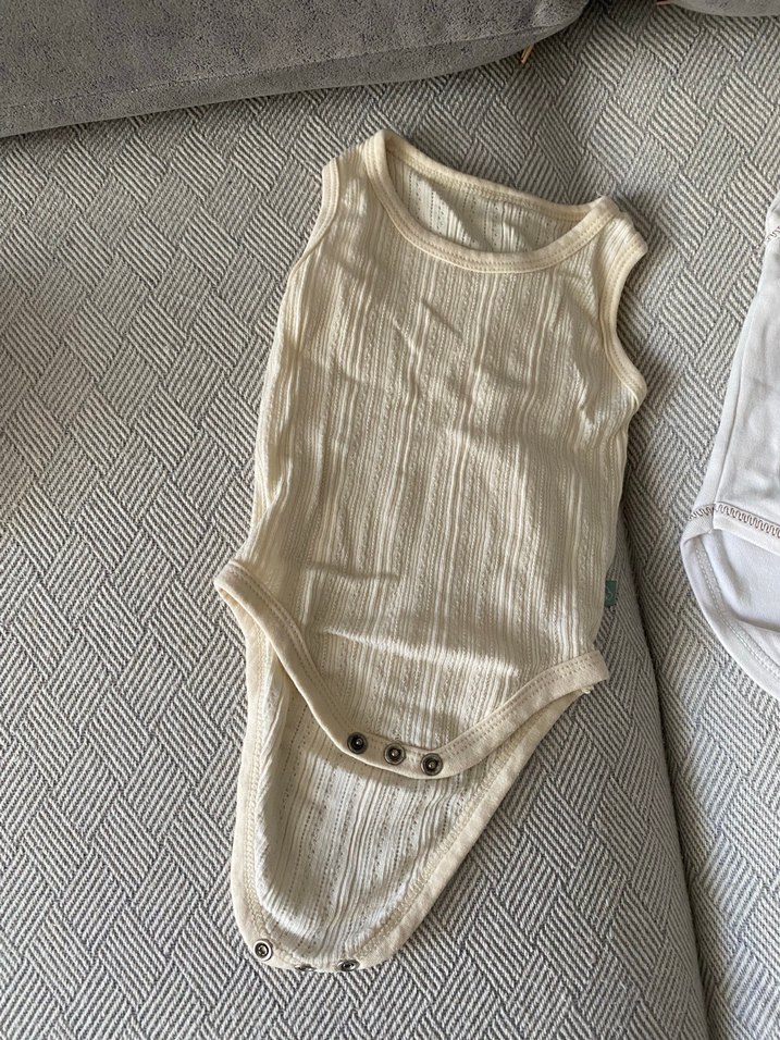 Bebek Beyaz Kolsuz zıbın body - Görsel 2