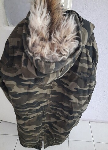 Tüylü Askeri Kamuflajlı Mont