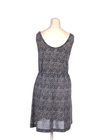m Beden PreLoved Kısa Elbise %70 İndirimli.