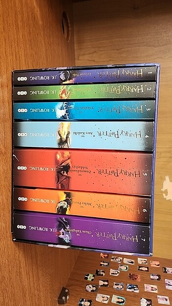 HARRY POTTER KİTAP SERİSİ( 7 kitapta mevcuttur)