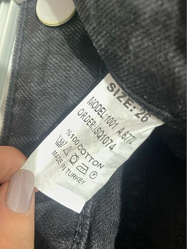 Yüksek bel siyah mom jean - Görsel 3