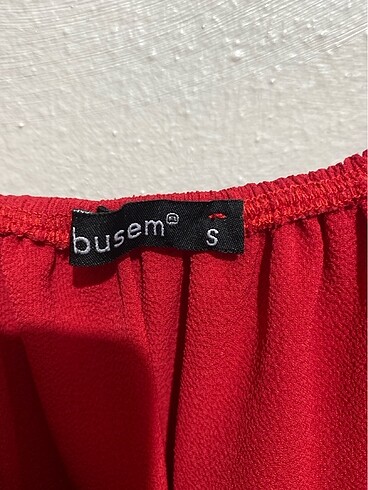 Omuz detaylı kırmızı bluz - Görsel 3