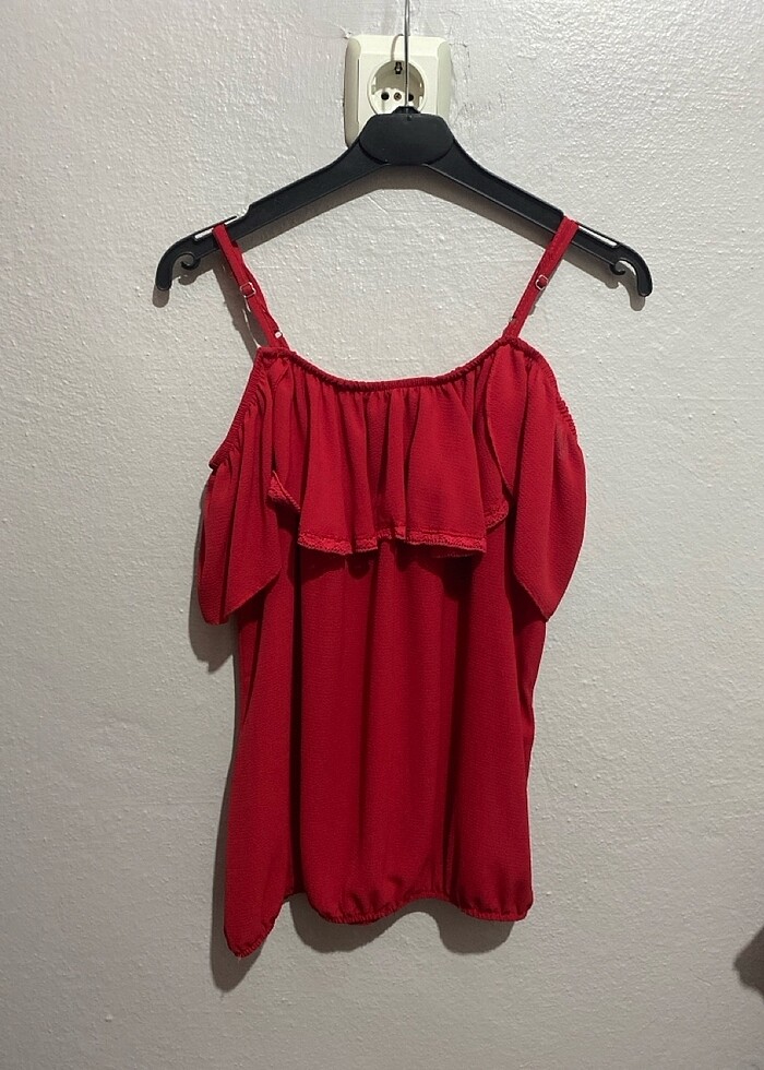 Omuz detaylı kırmızı bluz - Görsel 2