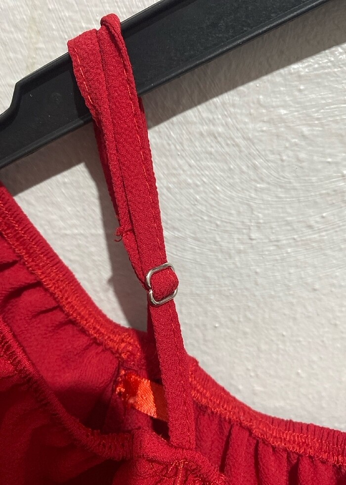 Omuz detaylı kırmızı bluz - Görsel 4