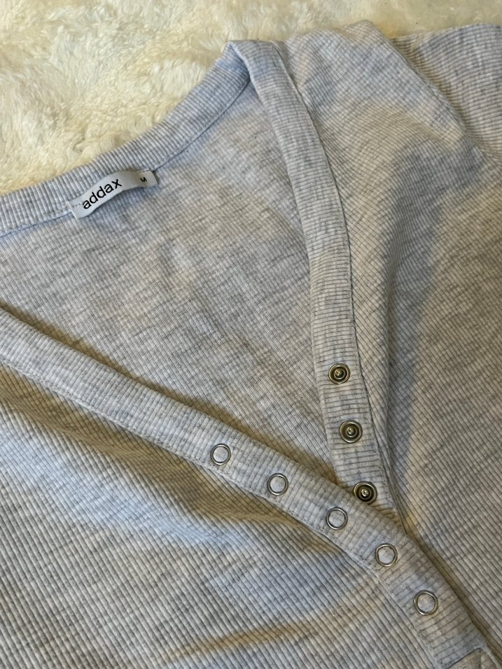 Gri V Yaka Kadın Body - Görsel 2