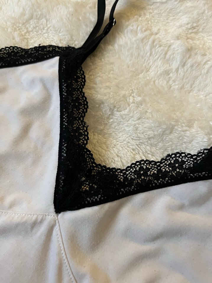 Dantel Detaylı V Yaka Kadın Atlet - Görsel 3