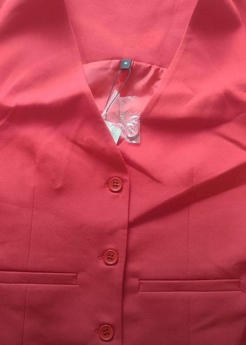 Kırmızı Düğmeli Kadın Yelek - Görsel 2