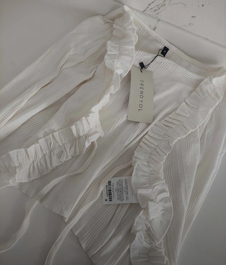 Beyaz Fırfırlı Keten Bluz - Görsel 2