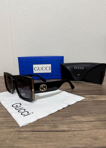 Gucci Gucci Siyah Parlak Kadın Güneş Gözlüğü