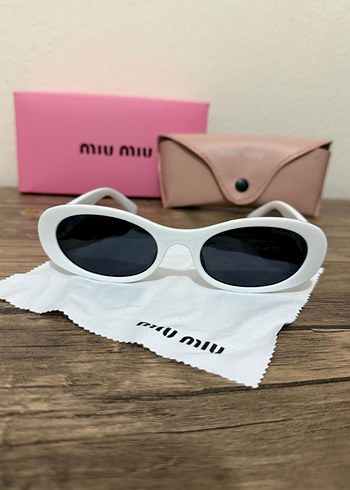 Miu Miu Beyaz Retro Kadın Güneş Gözlüğü