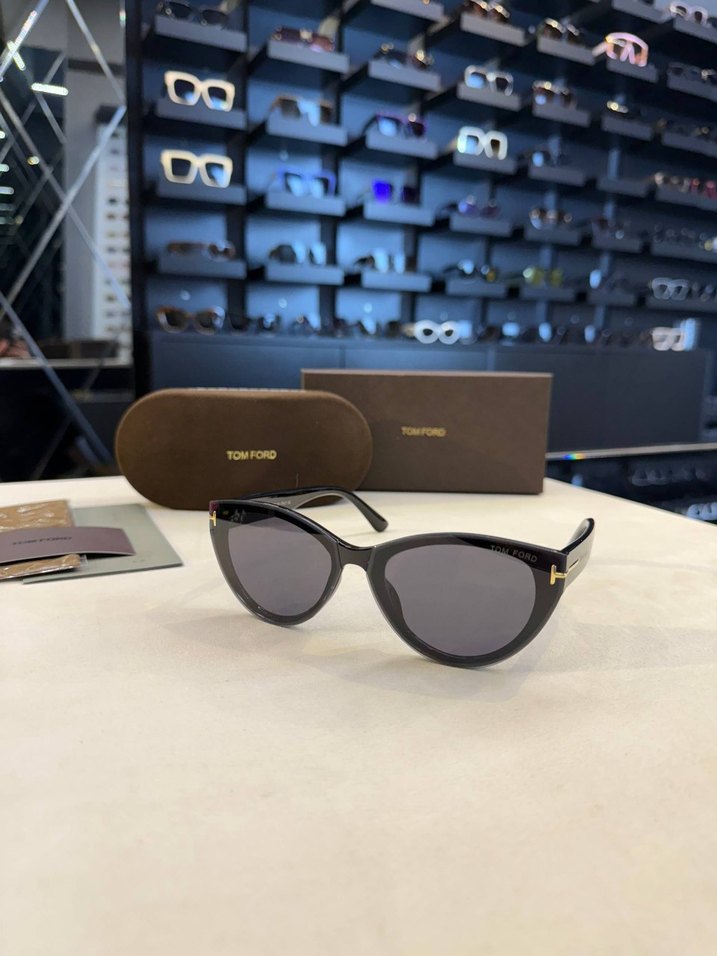 Tom Ford Kadın Siyah Parlak Güneş Gözlüğü - Görsel 2