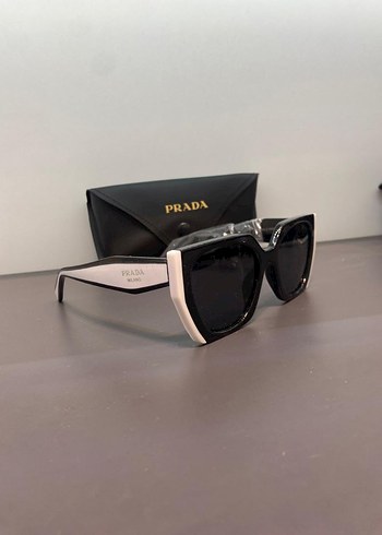 Prada Prada Kadın Siyah Kemerli Güneş Gözlüğü