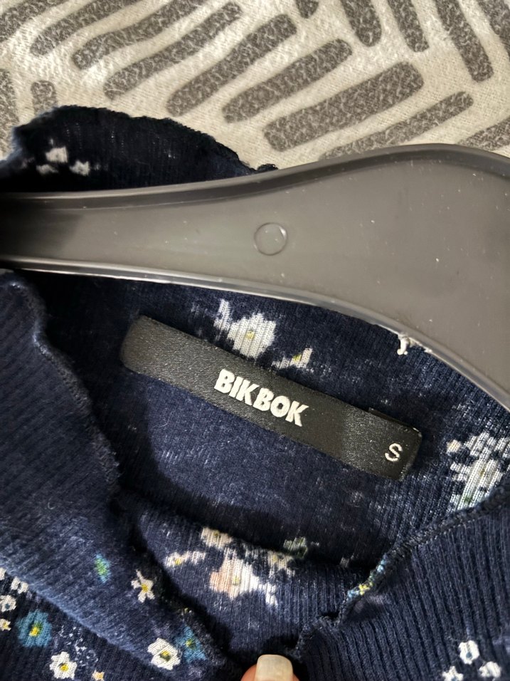 Düğmeli Yüksek Yakalı Mavi Kadın Bluz - Görsel 4