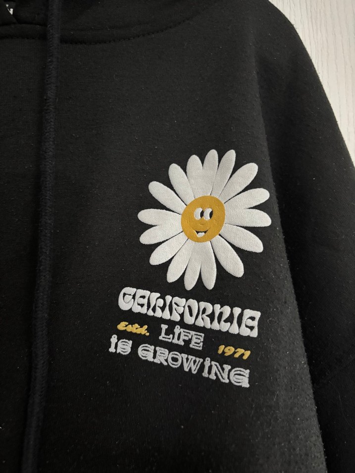 Siyah Kapüşonlu Çiçek Baskılı Sweatshirt - Görsel 2