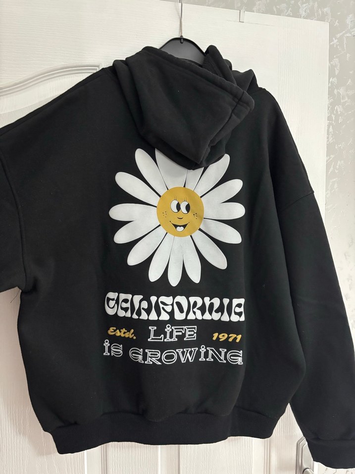 Siyah Kapüşonlu Çiçek Baskılı Sweatshirt - Görsel 3
