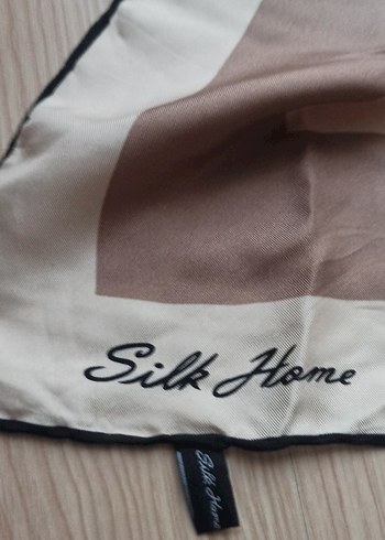 Bej ve Kırmızı Çizgili Kadın Fular - Görsel 2