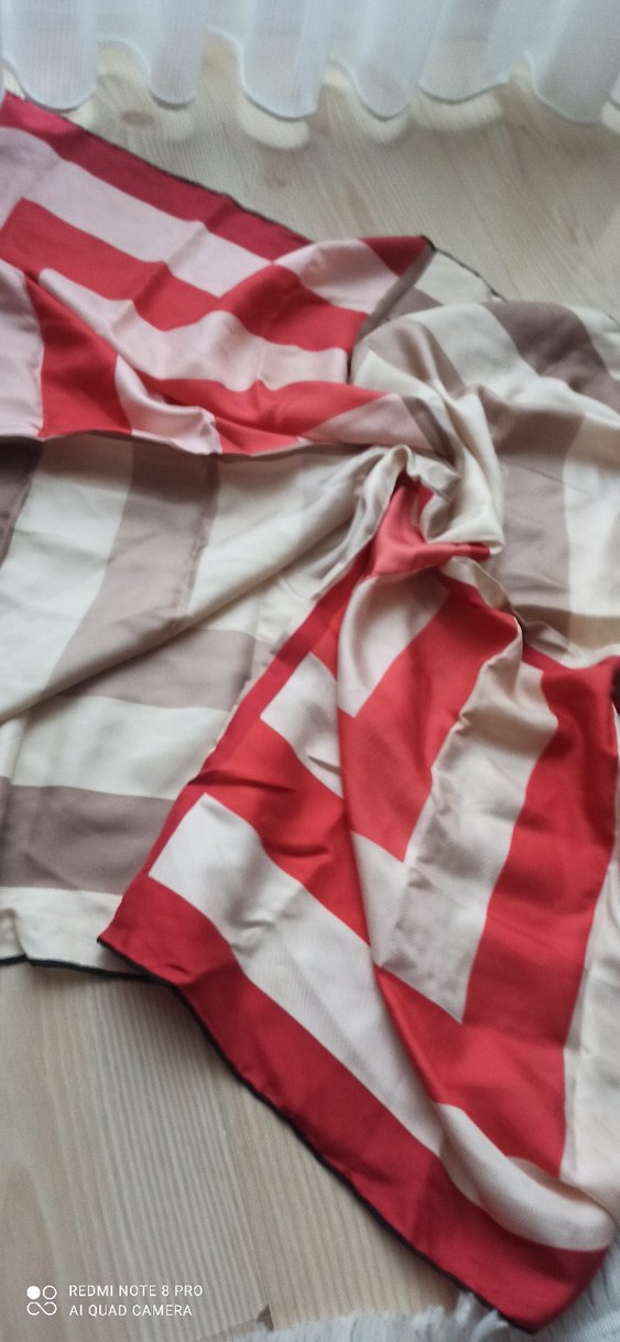 Bej ve Kırmızı Çizgili Kadın Fular - Görsel 3