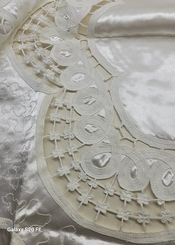 Brüksel İşlemeli Parlak Masa Örtüsü - Görsel 2