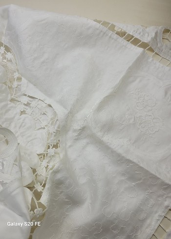 Brüksel İşlemeli Parlak Masa Örtüsü - Görsel 6