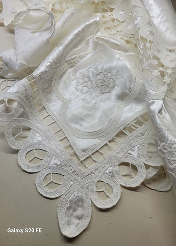 Brüksel İşlemeli Parlak Masa Örtüsü - Görsel 4