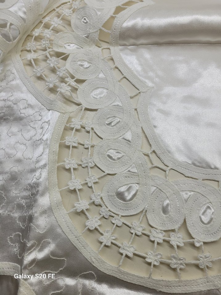 Brüksel İşlemeli Parlak Masa Örtüsü - Görsel 2