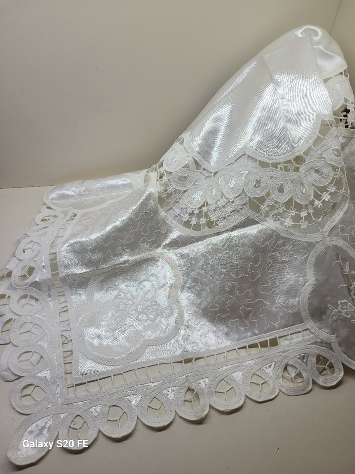 Brüksel İşlemeli Parlak Masa Örtüsü - Görsel 5