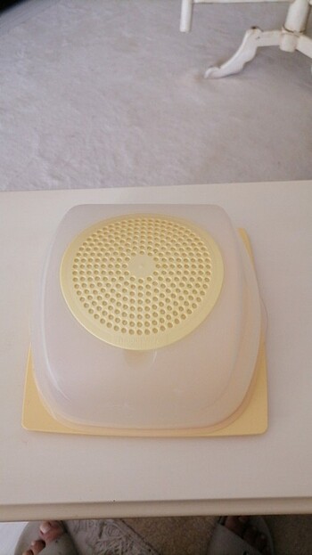 Tupperware peynir kabı