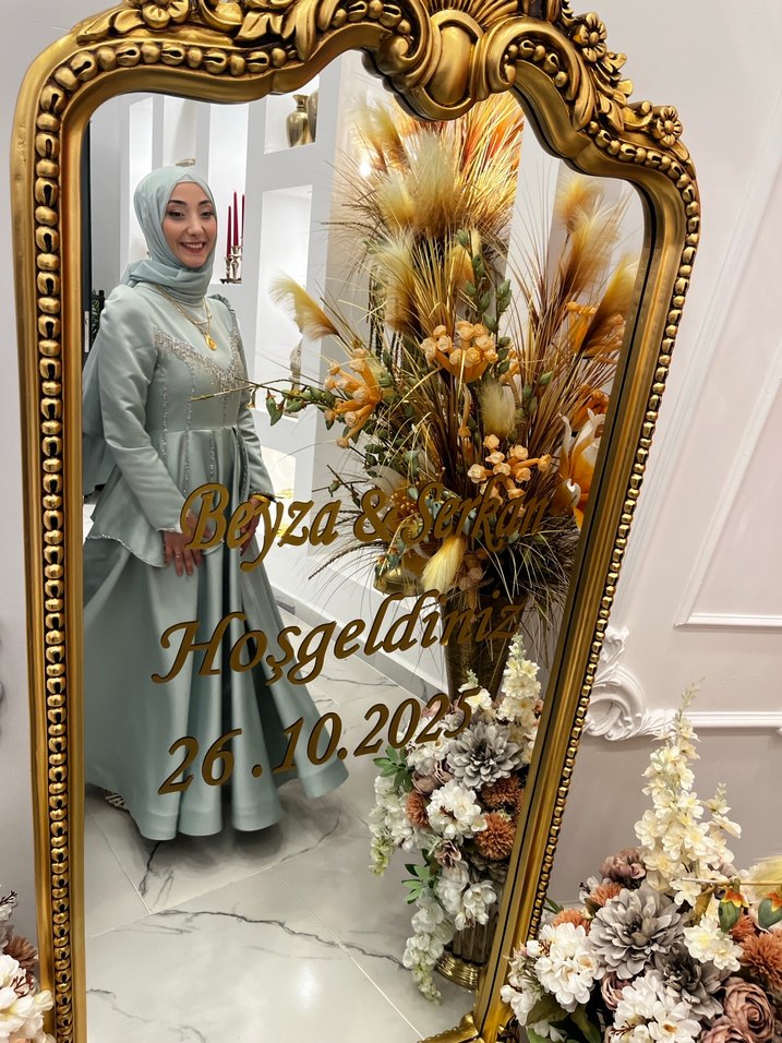 Uzun Kollu, Yüksek Yakalı Beyaz Tesettür Abiye - Görsel 5