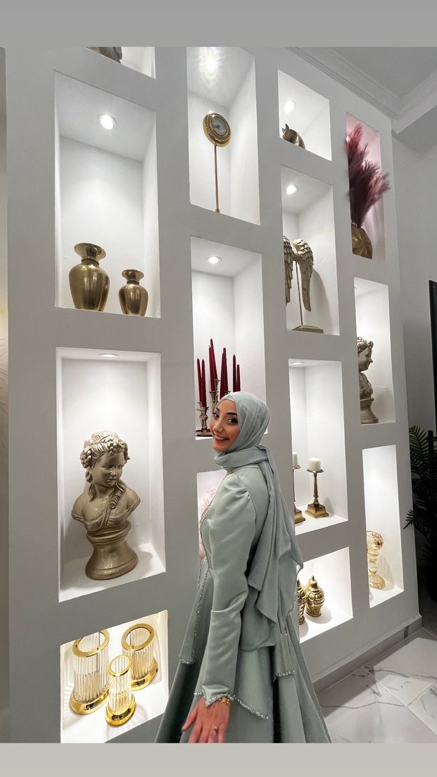 Uzun Kollu, Yüksek Yakalı Beyaz Tesettür Abiye - Görsel 4