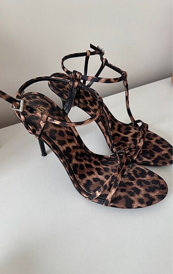 39 Beden Zara leopar desenli topuklu