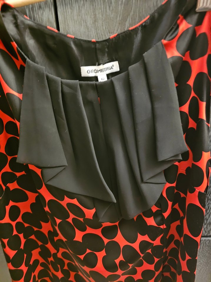 Kırmızı Desenli Fırfırlı elbise - Görsel 3