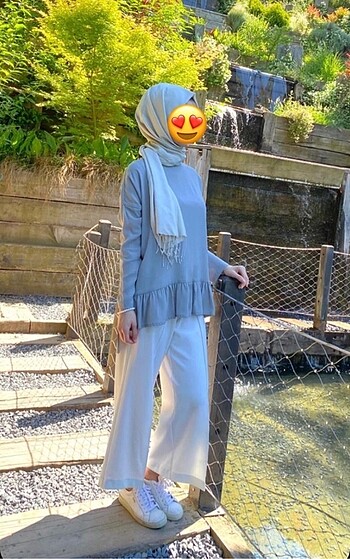 Alt Kısmı Pileli Gri Bluz