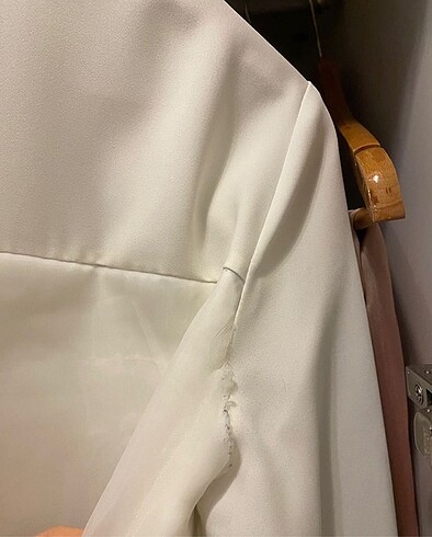 s Beden beyaz Renk Kuaybe Gider Beyaz Organze Detaylı Gömlek